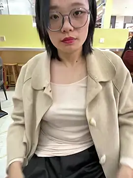 Snapshot of Bella0815 chatting on March 12, 12:04 pm Bella0815 online show from March 12, 12:04 pm