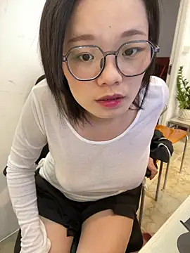 Snapshot of Bella0815 chatting on March 17, 6:40 am Bella0815 online show from March 17, 6:40 am