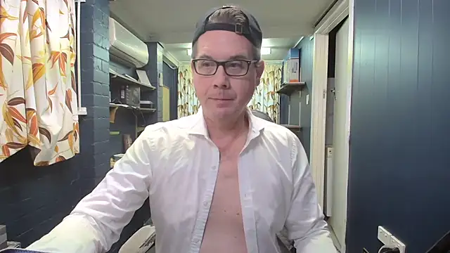 tilobinder online show from January 9, 3:15 pm