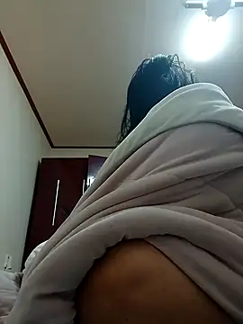 Snapshot of hello098712 chatting on February 10, 9:36 am hello098712 online show from February 10, 9:36 am