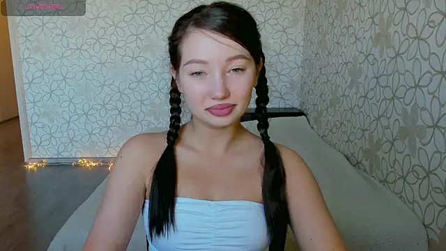 Snapshot of Lissa_Cristal chatting on May 19, 12:11 pm Lissa Cristal online show from May 19, 12:11 pm