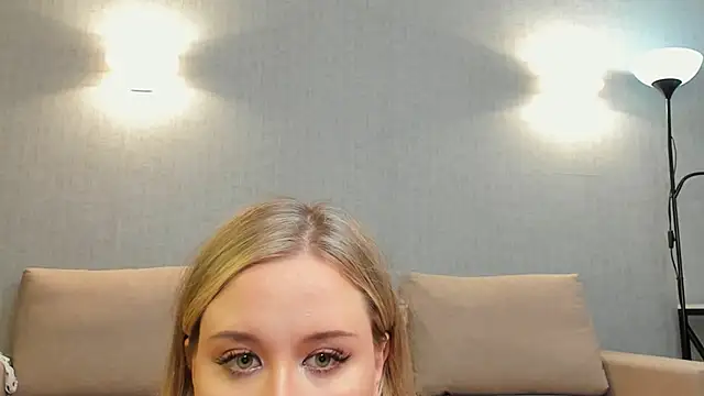 Snapshot of monica_x__ chatting on February 23, 3:29 pm monica x online show from February 23, 3:29 pm