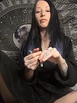 Snapshot of MissMidnightUK chatting on February 5, 11:42 pm MissMidnightUK online show from February 5, 11:42 pm