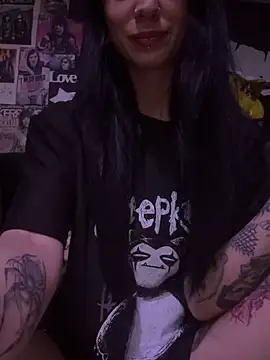 Snapshot of MissMidnightUK chatting on February 12, 12:27 am MissMidnightUK online show from February 12, 12:27 am