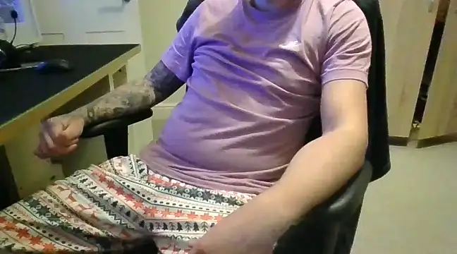 Snapshot of realityyshowww chatting on December 30, 6:05 pm realityyshowww online show from December 30, 6:05 pm