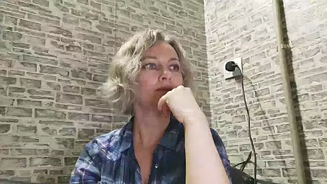 Snapshot of EdithManning chatting on January 13, 2:11 pm EdithManning online show from January 13, 2:11 pm