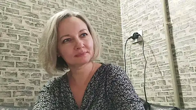 Snapshot of EdithManning chatting on January 16, 9:05 am EdithManning online show from January 16, 9:05 am