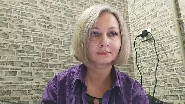 Snapshot of EdithManning chatting on February 3, 6:34 am EdithManning online show from February 3, 6:34 am