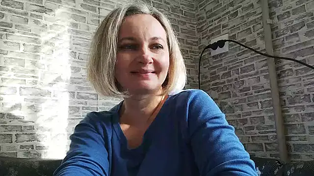 Snapshot of EdithManning chatting on February 10, 9:25 am EdithManning online show from February 10, 9:25 am