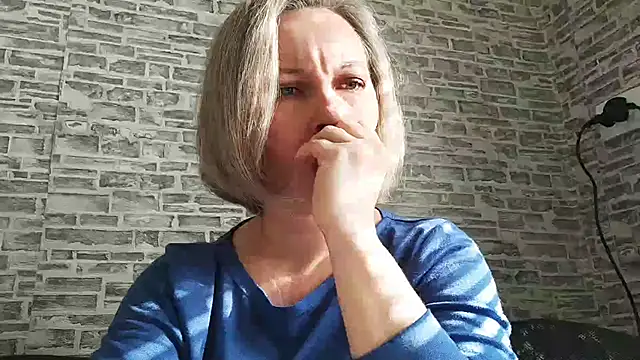 Snapshot of EdithManning chatting on February 26, 7:31 am EdithManning online show from February 26, 7:31 am