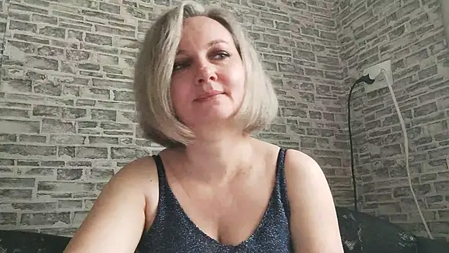 Snapshot of EdithManning chatting on March 3, 6:15 am EdithManning online show from March 3, 6:15 am