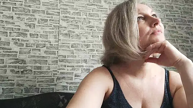 Snapshot of EdithManning chatting on March 3, 9:22 am EdithManning online show from March 3, 9:22 am