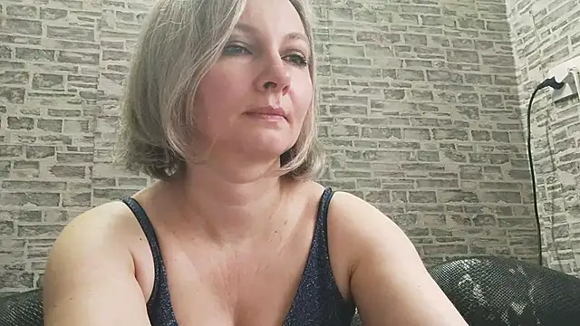 Snapshot of EdithManning chatting on March 18, 6:25 am EdithManning online show from March 18, 6:25 am