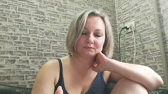 Snapshot of EdithManning chatting on March 18, 9:31 am EdithManning online show from March 18, 9:31 am