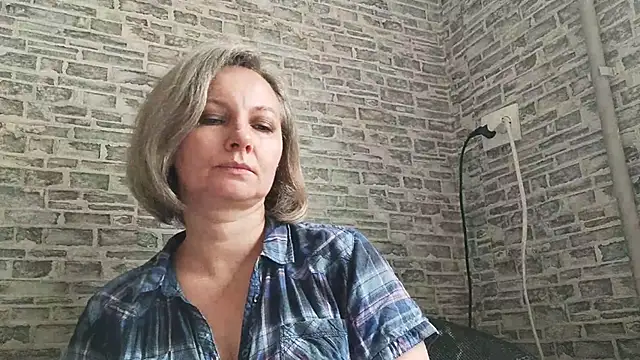 Snapshot of EdithManning chatting on March 21, 8:06 am EdithManning online show from March 21, 8:06 am