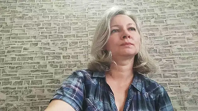 Snapshot of EdithManning chatting on September 15, 5:18 am EdithManning online show from September 15, 5:18 am