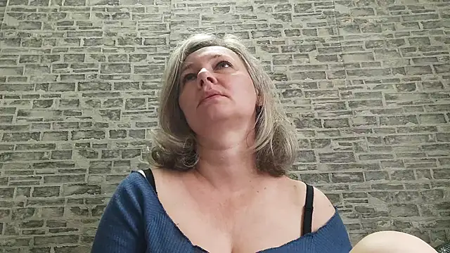 Snapshot of EdithManning chatting on September 19, 5:20 am EdithManning online show from September 19, 5:20 am