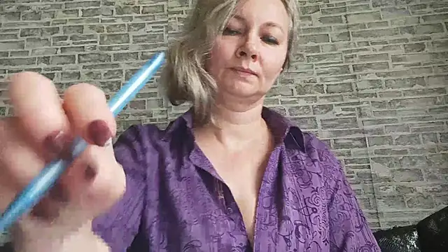 Snapshot of EdithManning chatting on October 28, 6:28 am EdithManning online show from October 28, 6:28 am