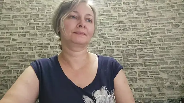 Snapshot of EdithManning chatting on January 6, 6:50 am EdithManning online show from January 6, 6:50 am