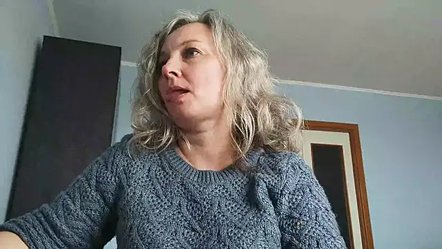 Snapshot of EdithManning chatting on April 23, 1:02 pm EdithManning online show from April 23, 1:02 pm