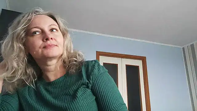 Snapshot of EdithManning chatting on April 25, 6:49 am EdithManning online show from April 25, 6:49 am