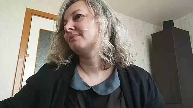 Snapshot of EdithManning chatting on May 5, 5:26 am EdithManning online show from May 5, 5:26 am