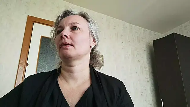 Snapshot of EdithManning chatting on May 11, 6:30 am EdithManning online show from May 11, 6:30 am