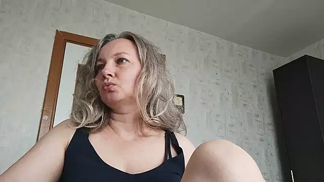 Snapshot of EdithManning chatting on June 5, 6:52 am EdithManning online show from June 5, 6:52 am