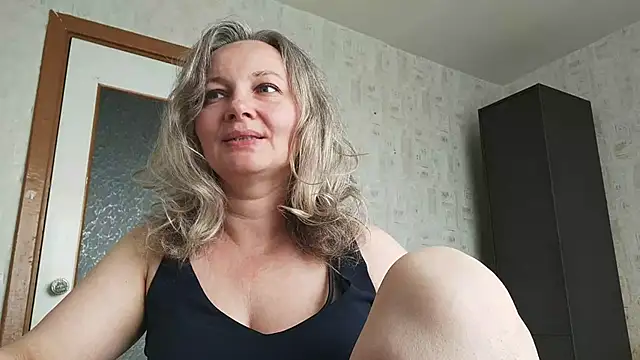Snapshot of EdithManning chatting on June 6, 5:12 am EdithManning online show from June 6, 5:12 am