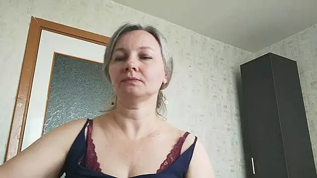 Snapshot of EdithManning chatting on June 22, 6:32 am EdithManning online show from June 22, 6:32 am