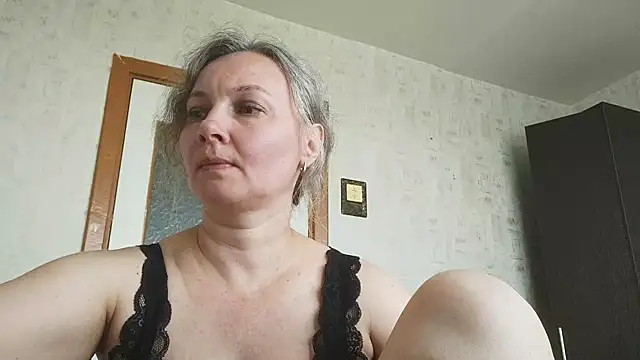 Snapshot of EdithManning chatting on June 25, 7:35 am EdithManning online show from June 25, 7:35 am