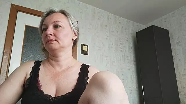 Snapshot of EdithManning chatting on July 11, 5:21 am EdithManning online show from July 11, 5:21 am
