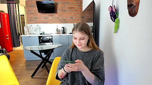 princessaalicc online show from February 4, 12:22 pm