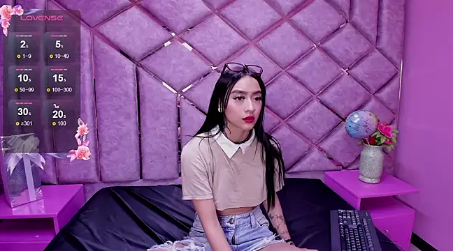 Snapshot of Miaa_Thopmson chatting on December 22, 2:27 pm Miaa Thopmson online show from December 22, 2:27 pm