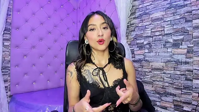 Snapshot of Miaa_Thopmson chatting on October 21, 3:57 pm Miaa Thopmson online show from October 21, 3:57 pm