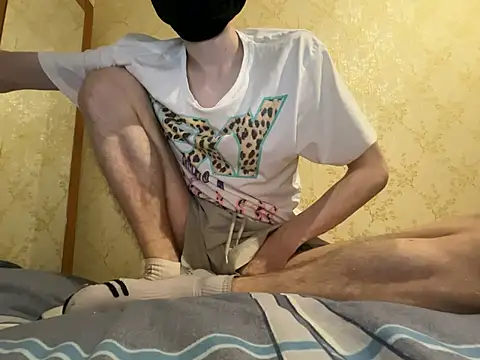 Snapshot of HappyCake chatting on December 17, 6:53 pm HappyCake online show from December 17, 6:53 pm