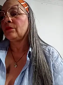 miisevvie  online show from March 20, 9:04 am