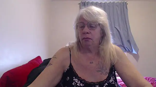 Snapshot of canadiancougar1965 chatting on December 8, 4:18 pm canadiancougar1965 online show from December 8, 4:18 pm