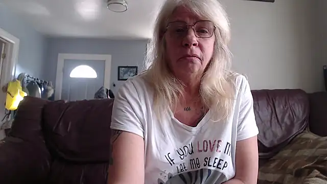 Snapshot of canadiancougar1965 chatting on January 26, 5:13 pm canadiancougar1965 online show from January 26, 5:13 pm