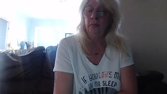 Snapshot of canadiancougar1965 chatting on January 26, 8:23 pm canadiancougar1965 online show from January 26, 8:23 pm