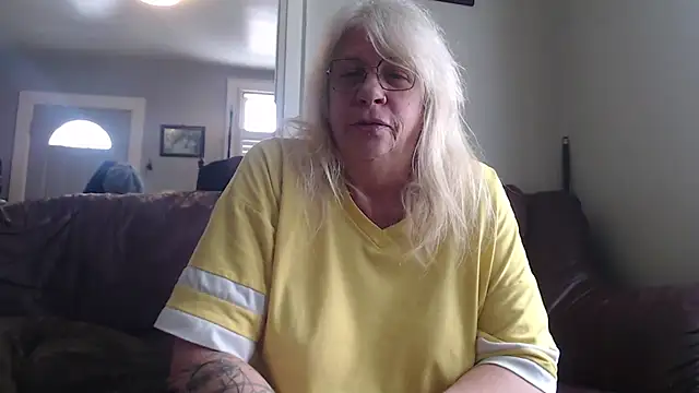 Snapshot of canadiancougar1965 chatting on February 20, 3:19 pm canadiancougar1965 online show from February 20, 3:19 pm