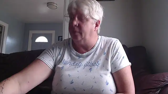 Snapshot of canadiancougar1965 chatting on October 17, 2:19 pm canadiancougar1965 online show from October 17, 2:19 pm