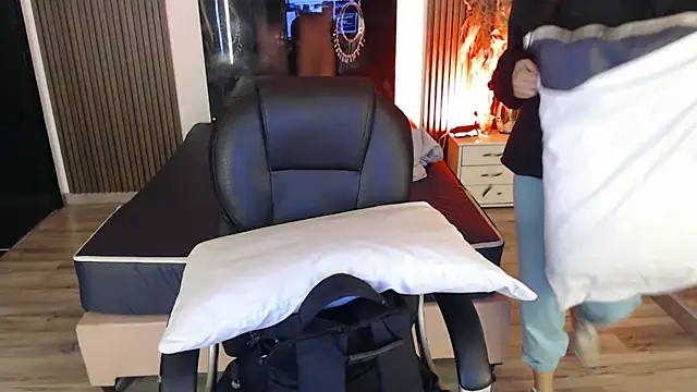 Sam mansson66 online show from March 27, 1:11 pm