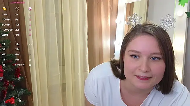 Snapshot of sophie__lee chatting on December 20, 2:27 pm sophie  lee online show from December 20, 2:27 pm