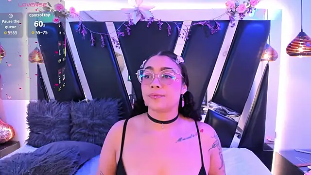 antonelllepiercee online show from February 21, 11:33 am