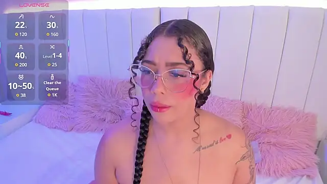 antonelllepiercee online show from March 28, 11:10 am