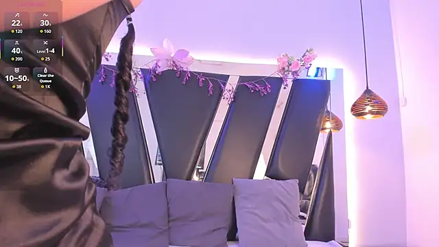 antonelllepiercee online show from April 17, 11:24 am