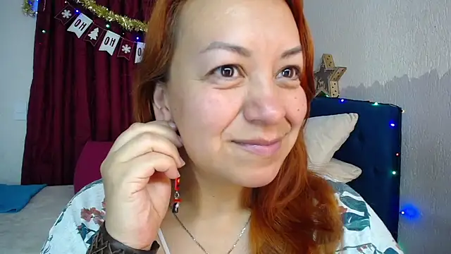 Snapshot of Delilah_Belmont chatting on December 23, 8:14 pm Delilah Belmont online show from December 23, 8:14 pm