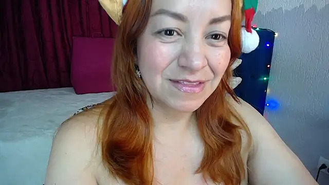 Snapshot of Delilah_Belmont chatting on December 25, 9:11 pm Delilah Belmont online show from December 25, 9:11 pm