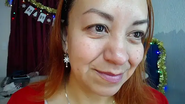 Snapshot of Delilah_Belmont chatting on January 1, 4:18 pm Delilah Belmont online show from January 1, 4:18 pm